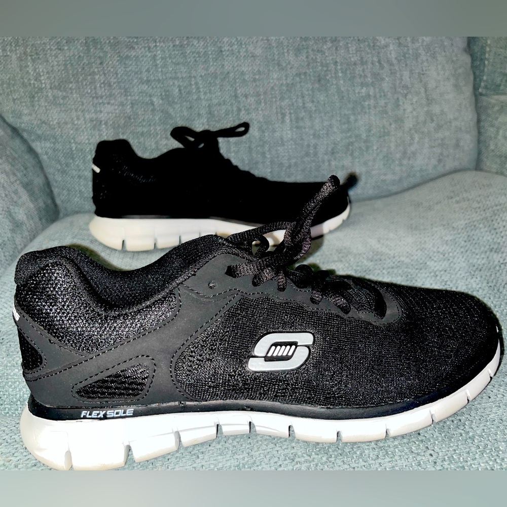 BRAND NEW Skechers women’s  Black Athletic Shoes